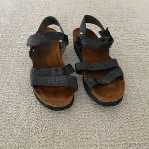 Naot Kayla sandal Euro size 39 black shiny lizard Velcro closure